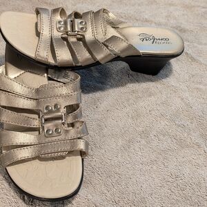 Strictly comfort shoes – sandals, gash, gold leather size 7.5 m